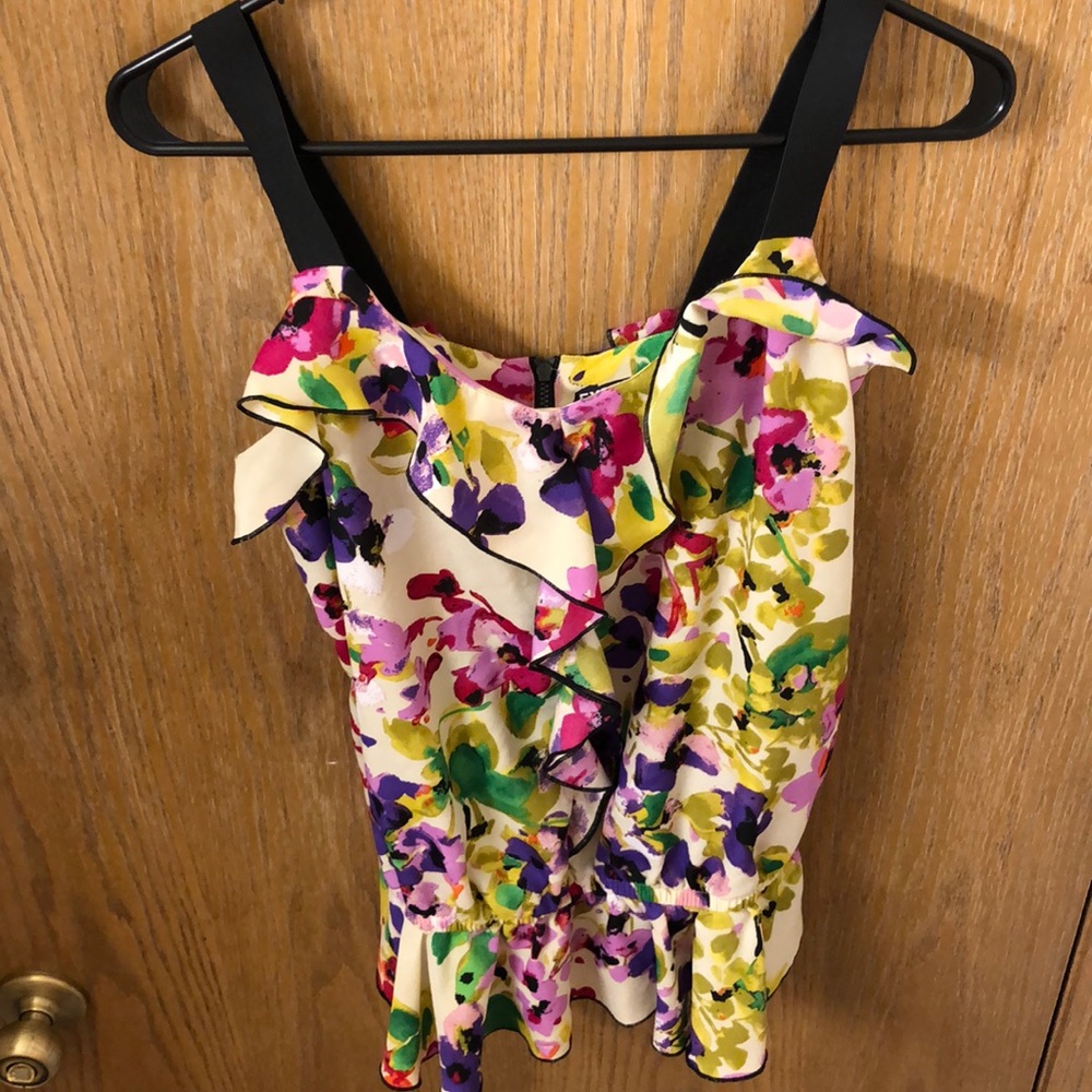 Like new tank elastic straps & half zip back